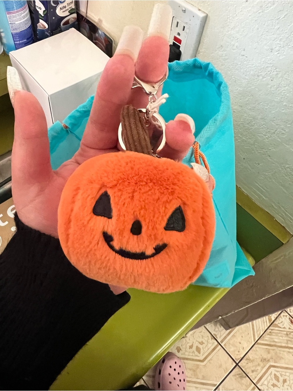 JACK O LANTERN PLUSH HALLOWEEN KEYCHAIN - Picture 3 of 6